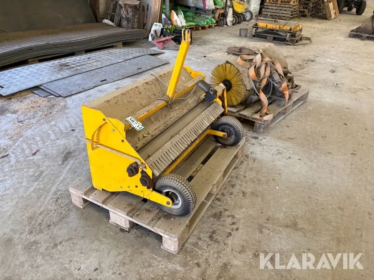 Billede 3 - Vintersæt med saltudlægger og kost Stiga PA402 - 2 enheder