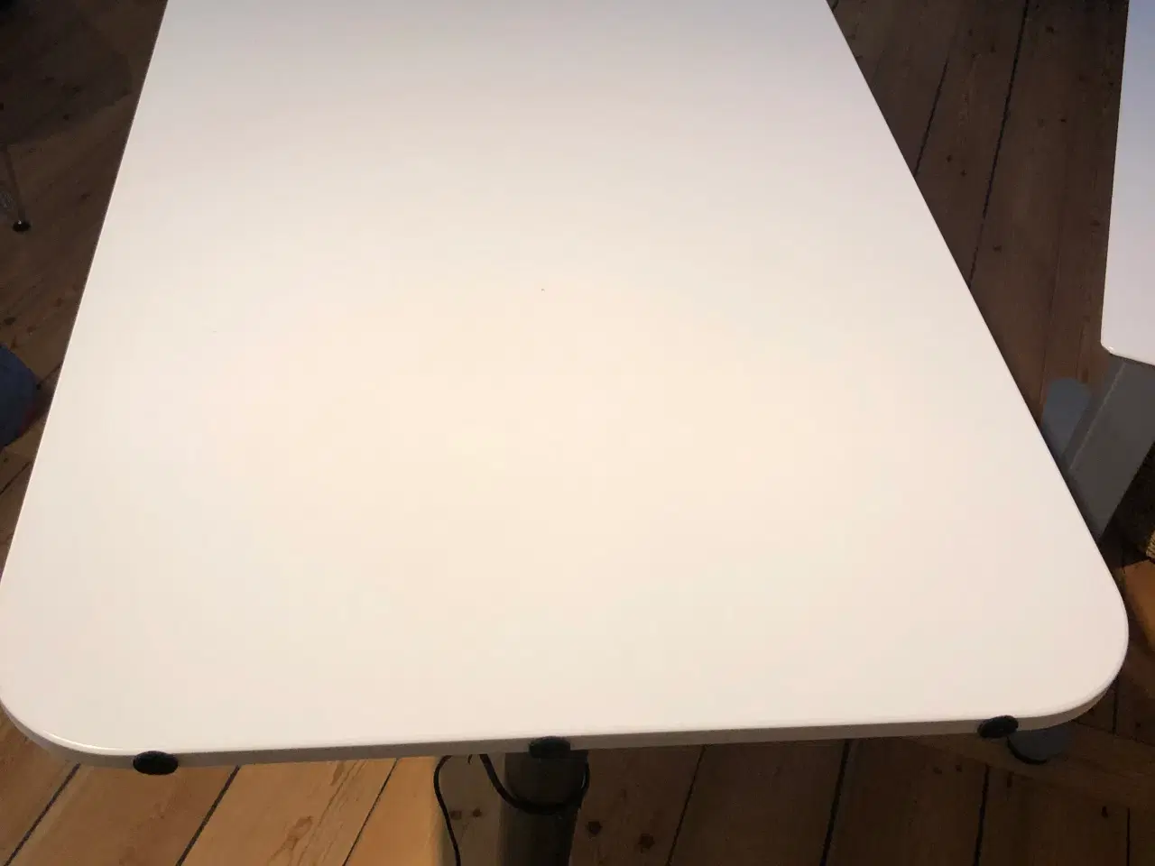 Billede 1 - Justerbart IKEA skrivebord