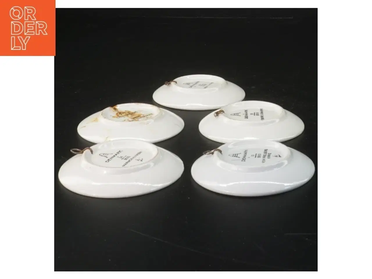 Billede 2 - Små dekorative tallerkener med blå motiver (str. Ø. 8,5 cm. 5 styk) fra Aluminia