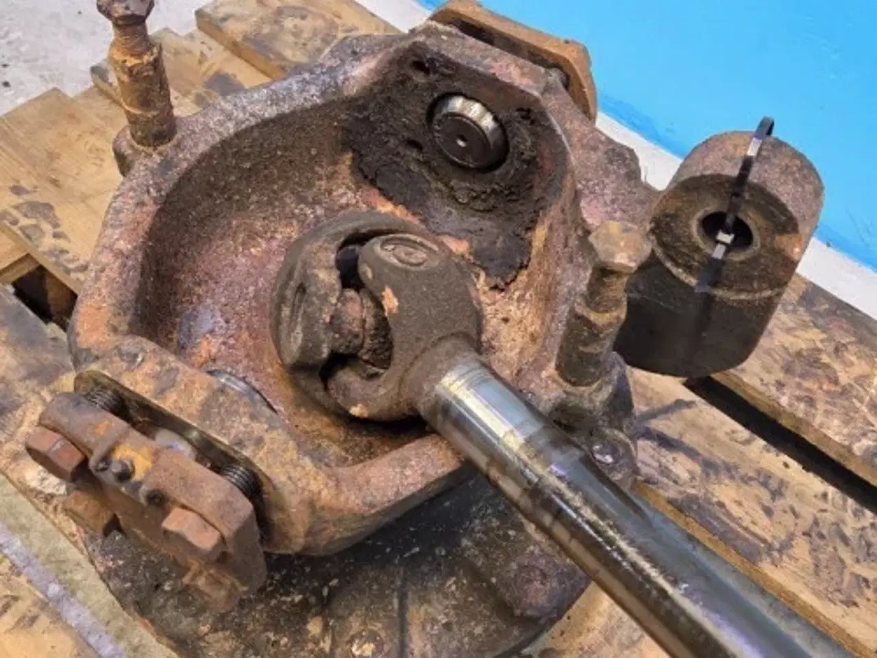 Billede 5 - New Holland LB115B Hjulnav R. 85825029