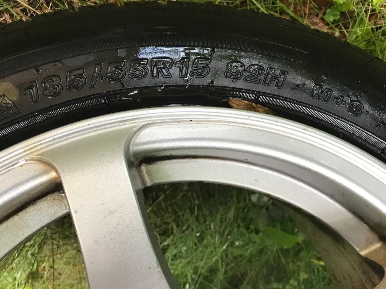 Billede 4 - 2 Bil Helårsdæk 185,55,R15,82H med 6mm Dækmønster 