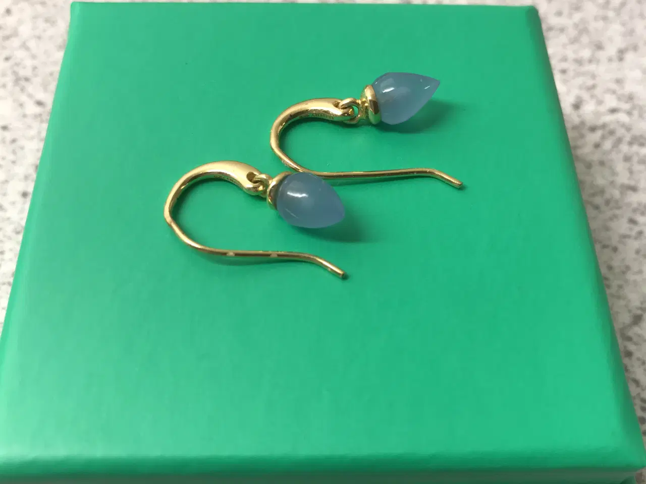 Billede 3 - Chanti øreringe med lyseblå calchedon krystaller