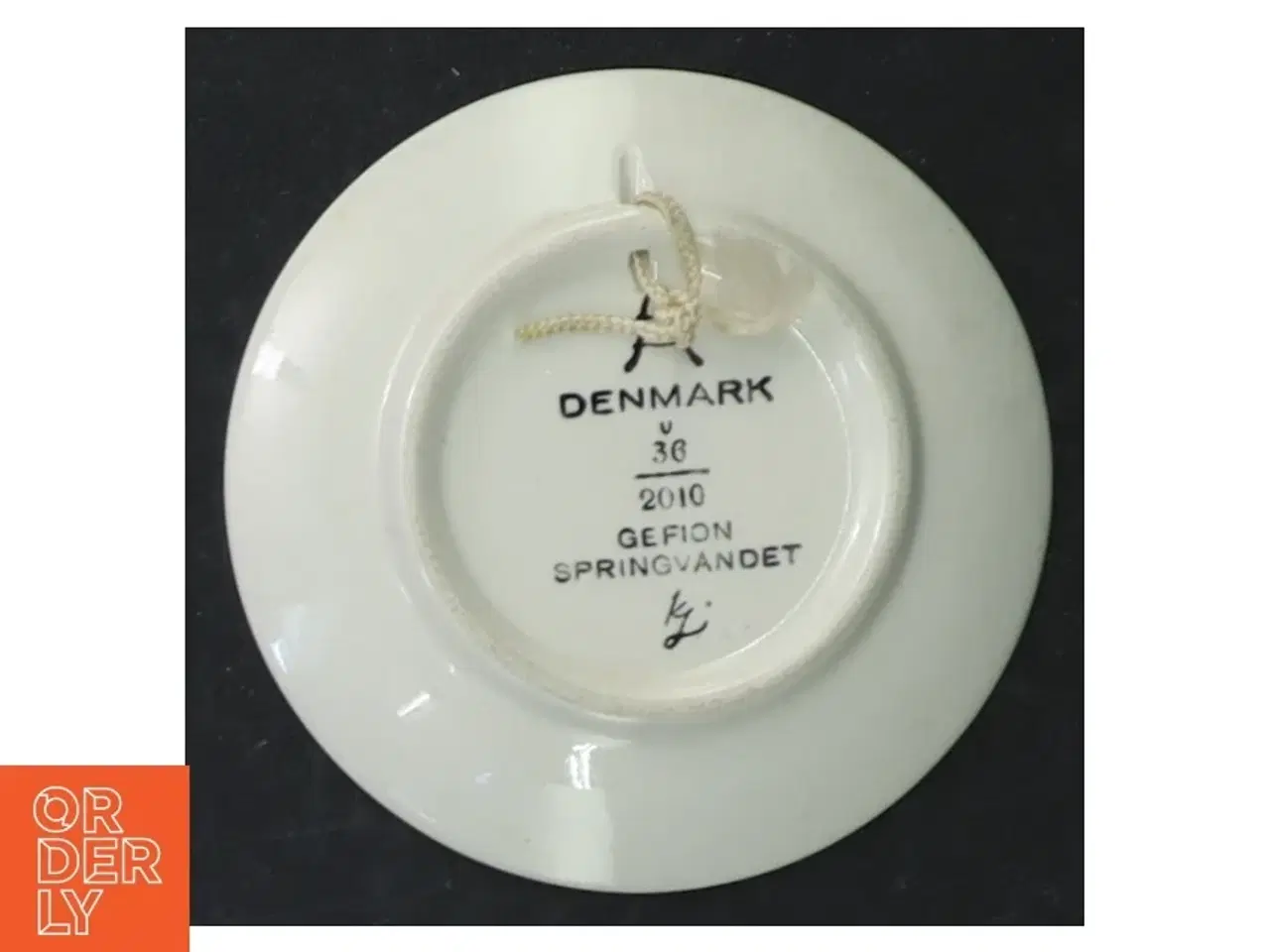 Billede 7 - Blå og hvid porcelænsvægplatter (str. Ø 8 cm. 6 styk)