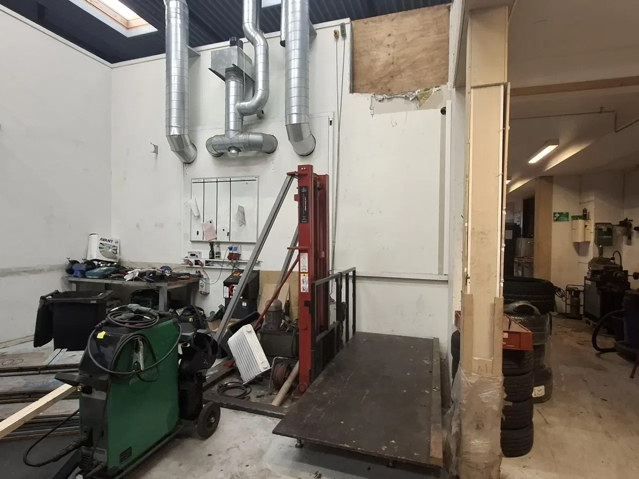 Billede 34 - AUTOVÆRGSTED eller Lager med store Port Centralt beliggende ved 2 motorvejstilkørsler.