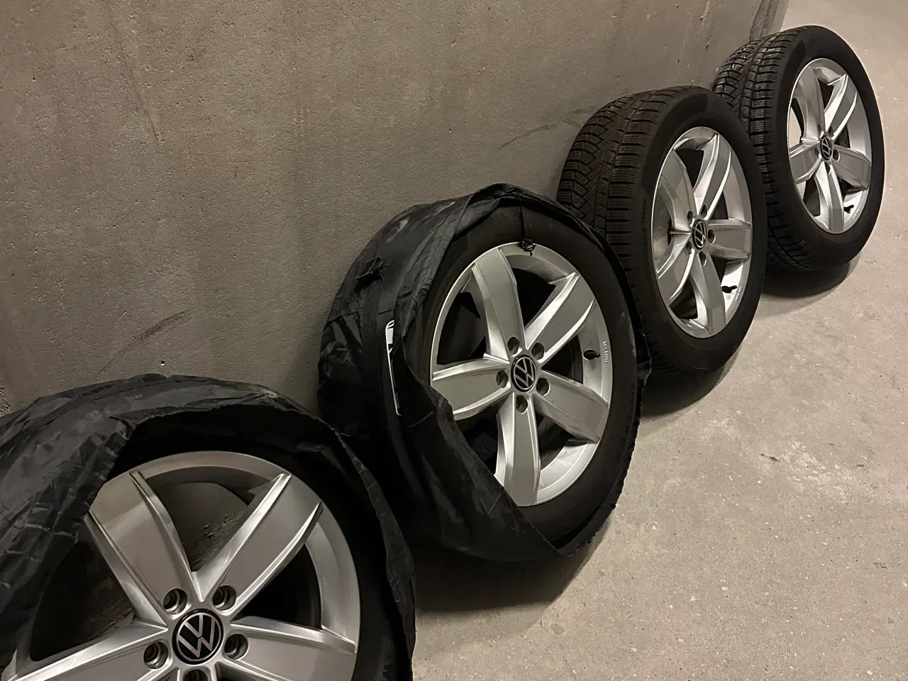 Billede 2 - Vinterdæk 4. Stk originale VW Passat 17” alufælger