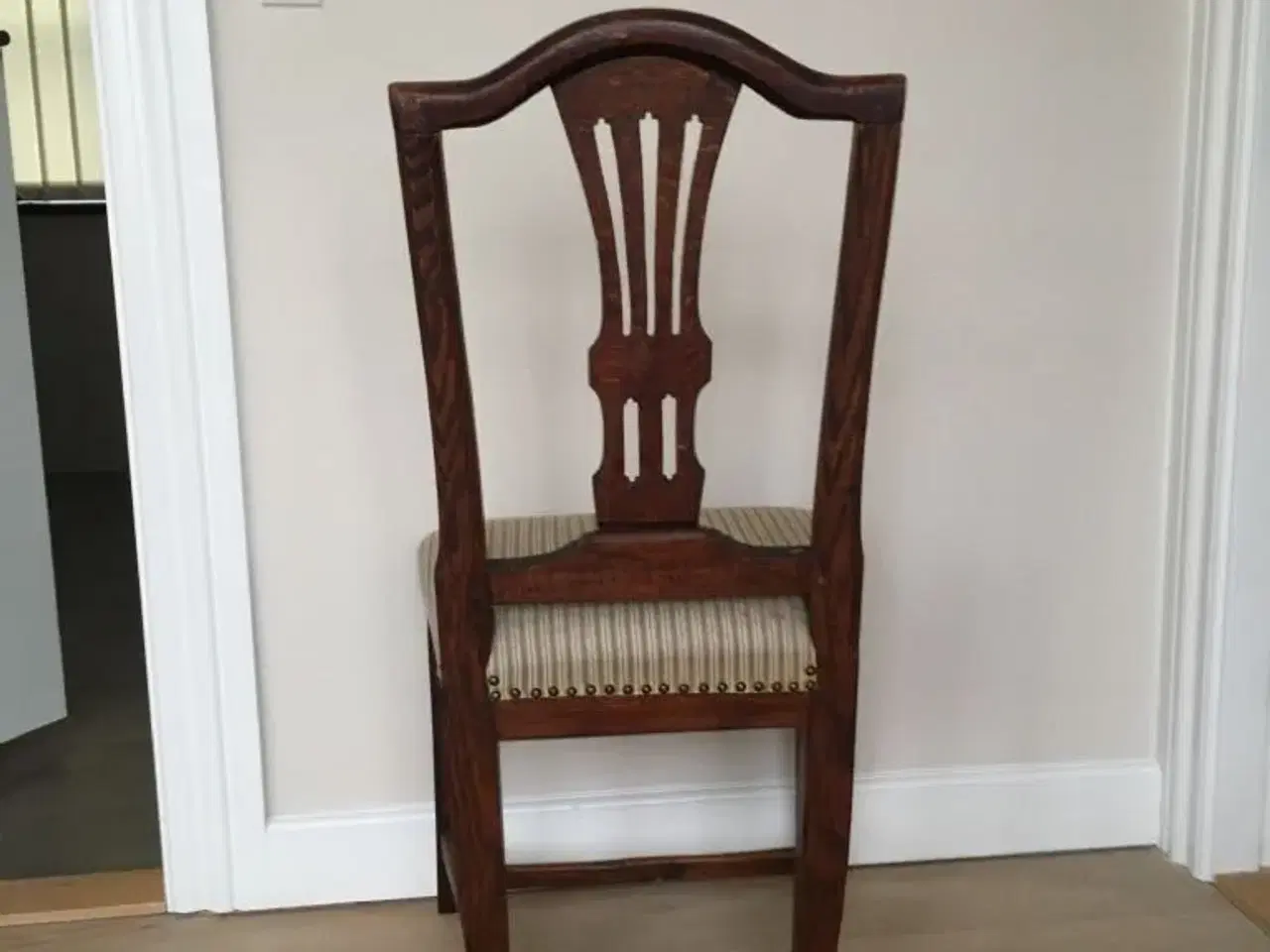 Billede 8 - Antik stol i mørk eg