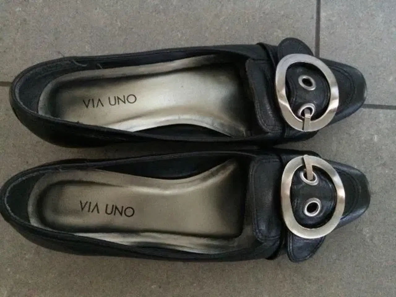 Billede 1 - Sort læder sko med stort spænde