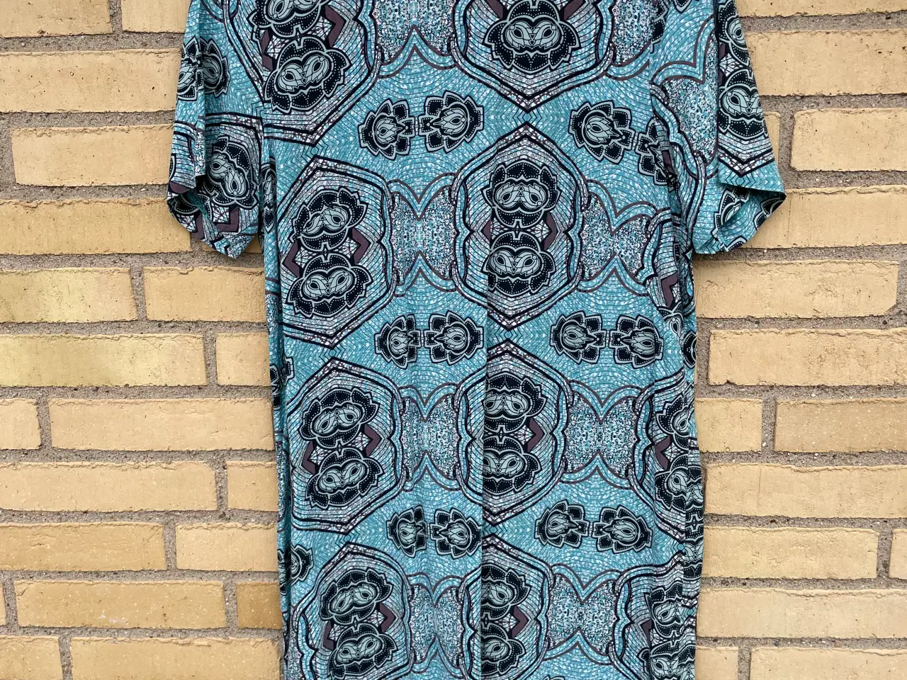 Billede 1 - Kjole m. kort ærme H&M, str. 42