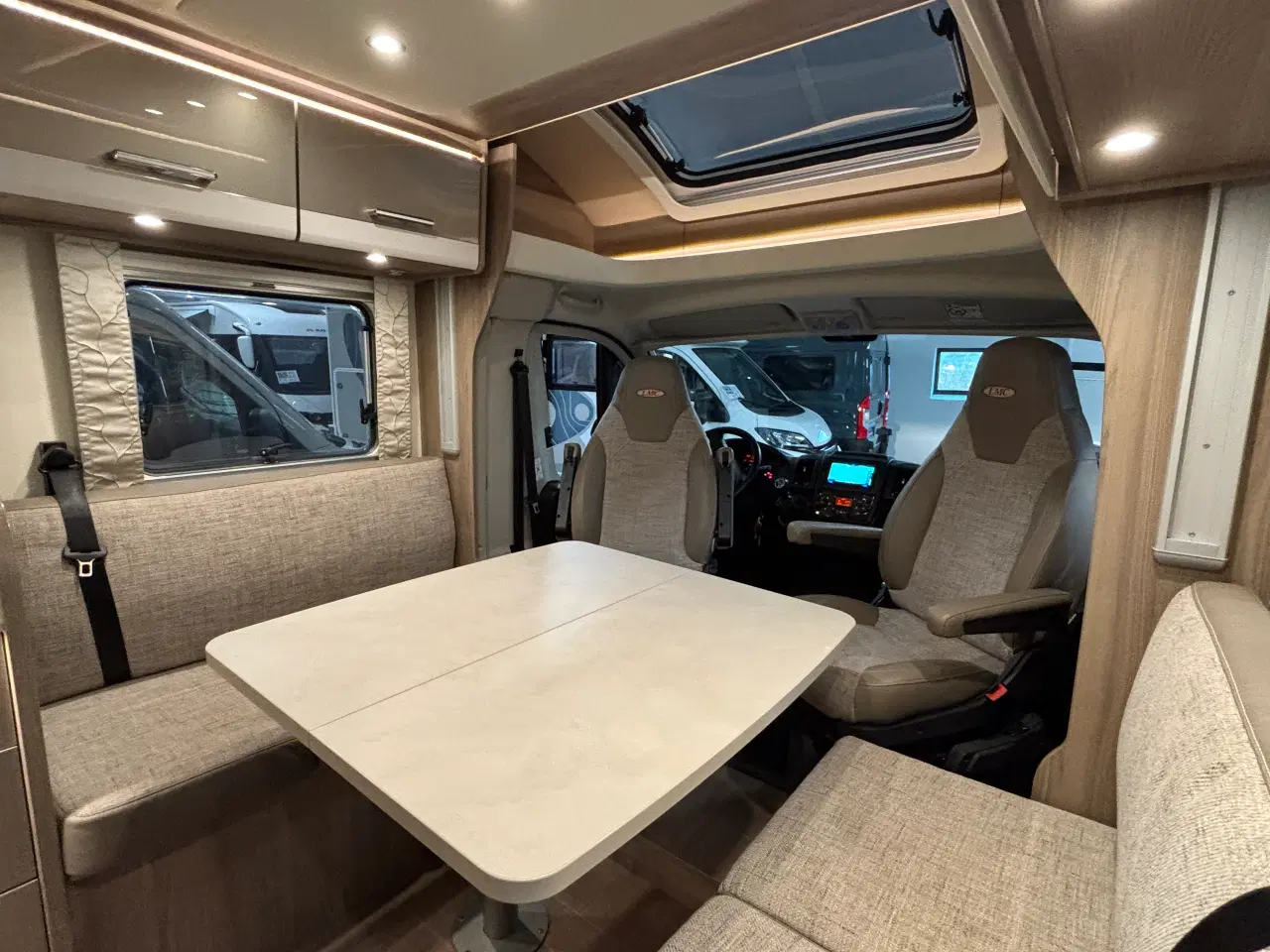 Billede 15 - Autocamper til salg - LMC Element T748