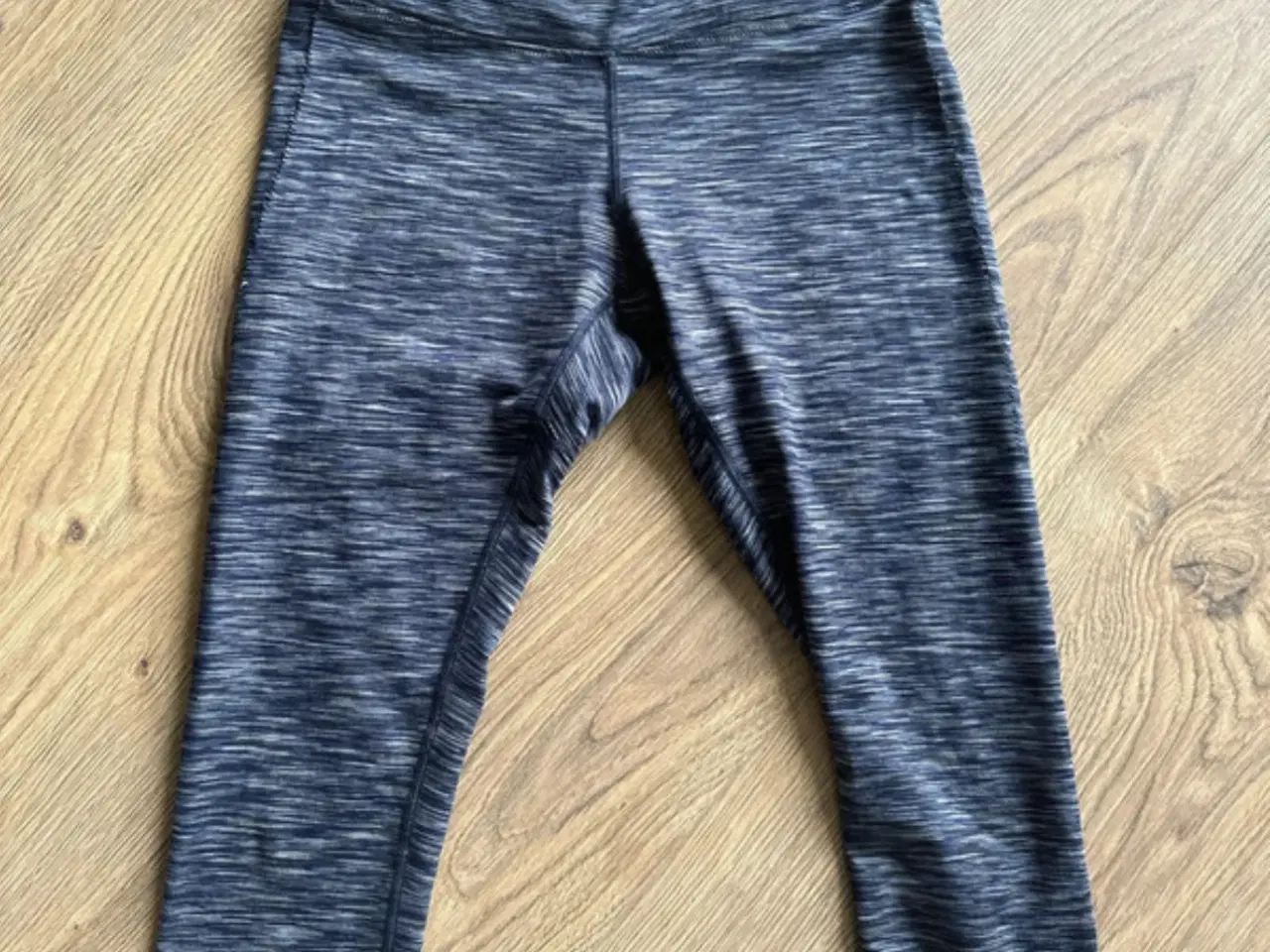 Billede 2 - AlignMe Capri Leggings - Grå