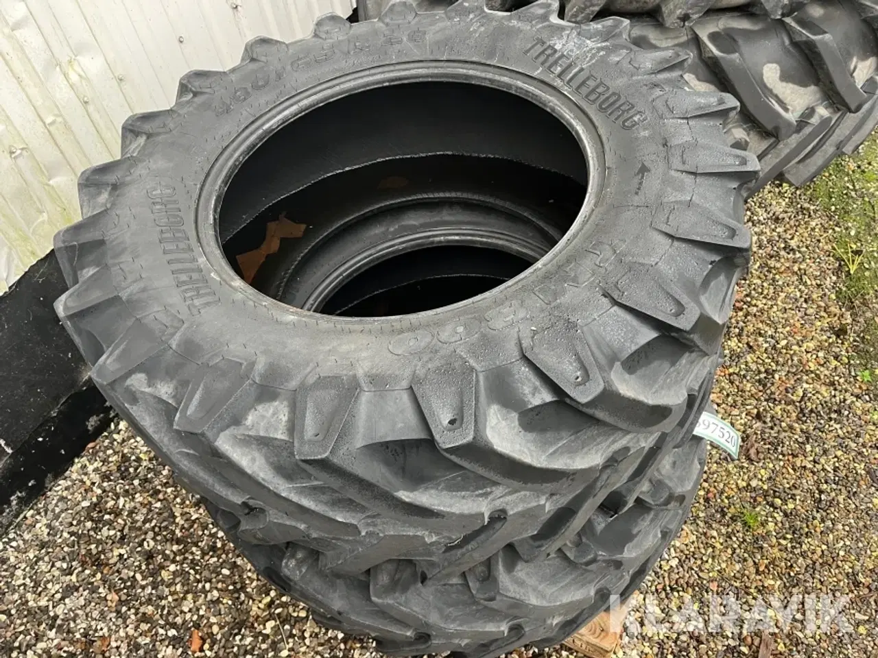 Billede 2 - Traktordæk Trelleborg 480/65R28 - 2 styk