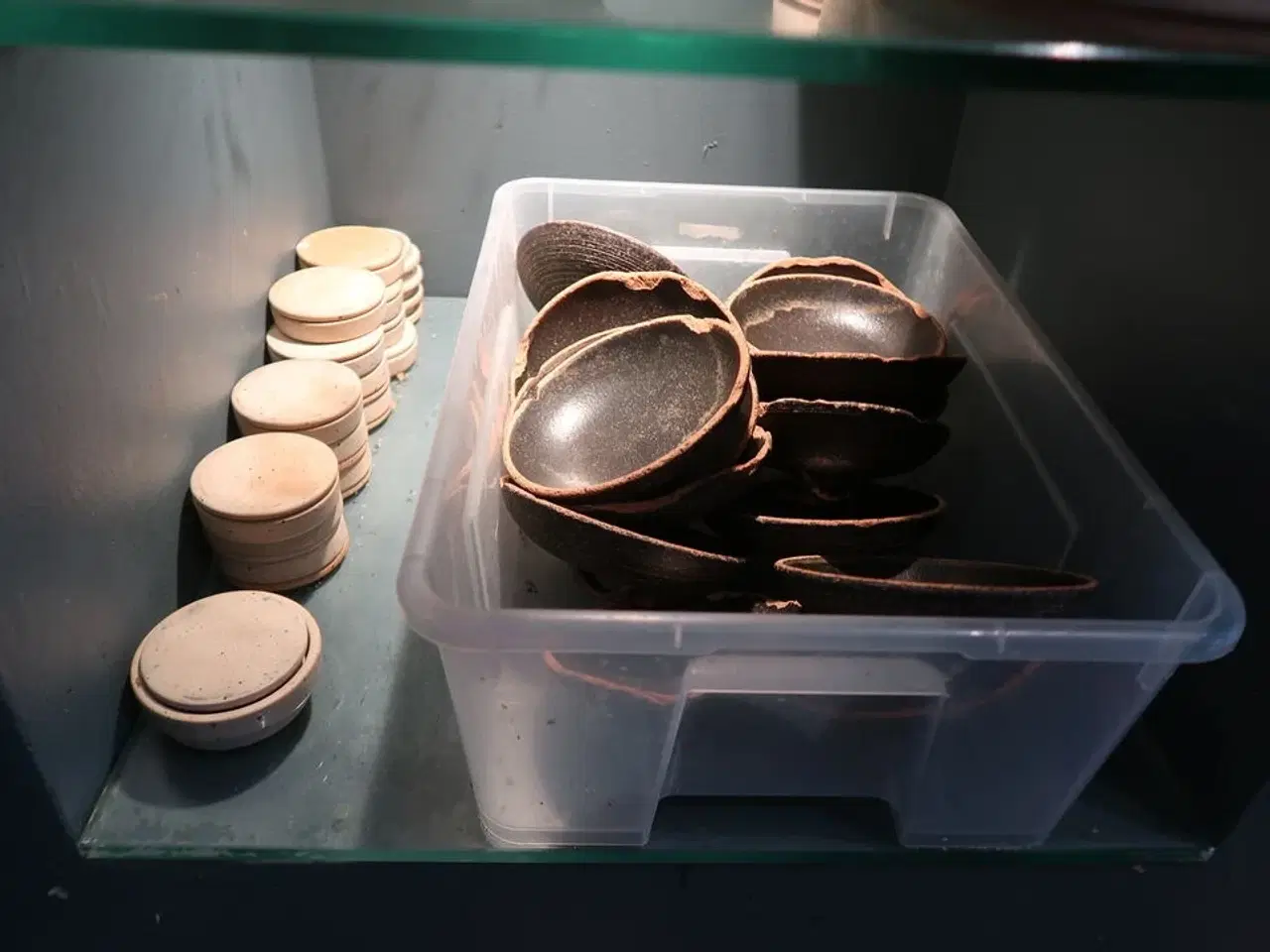 Billede 12 - 13 hylder med indhold