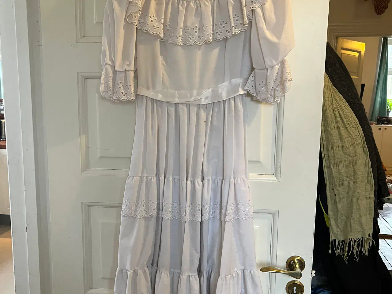 Billede 1 - Lilly Konfirmationskjole 1991 str.36