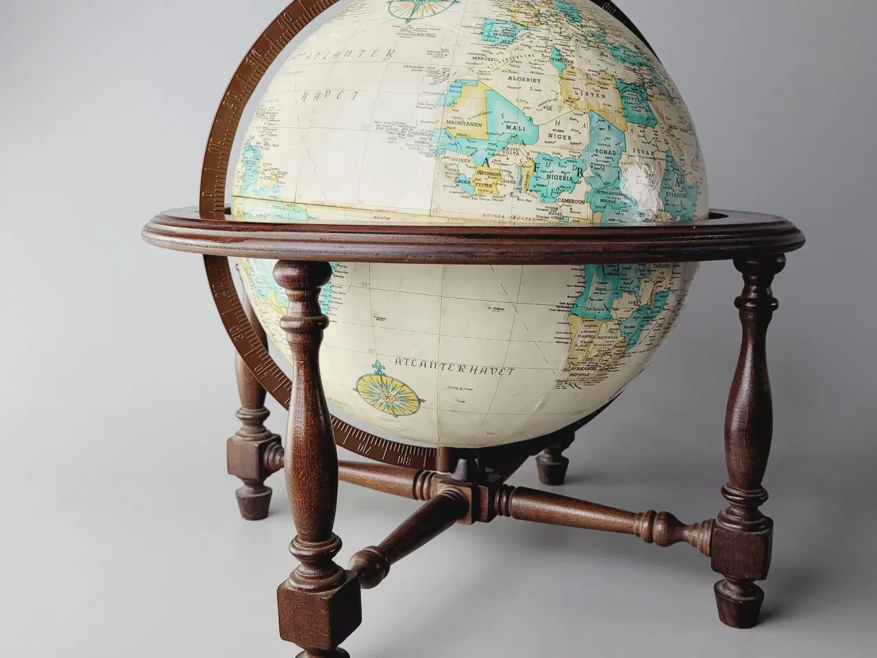 Billede 2 - ⭐️· Vintage Globus på Træstander – ScanGlobe World