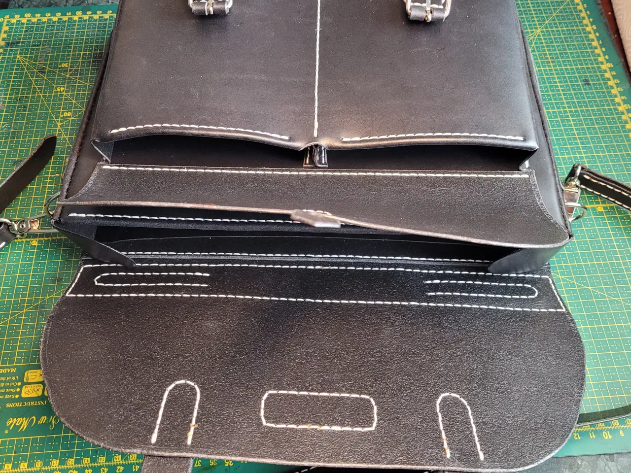 Billede 4 - Ny håndsyet lædertaske