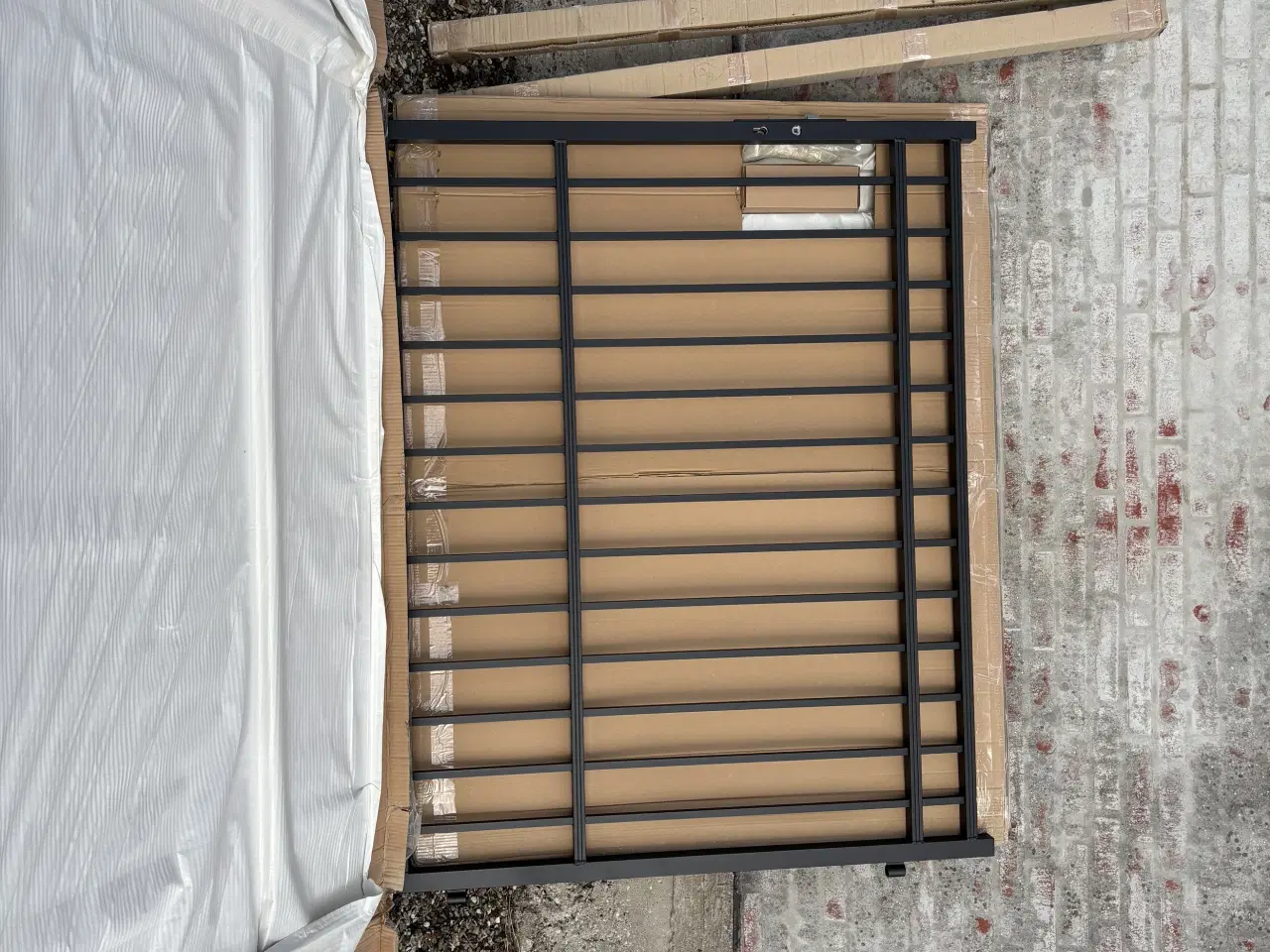 Billede 3 - Port til indkørsel