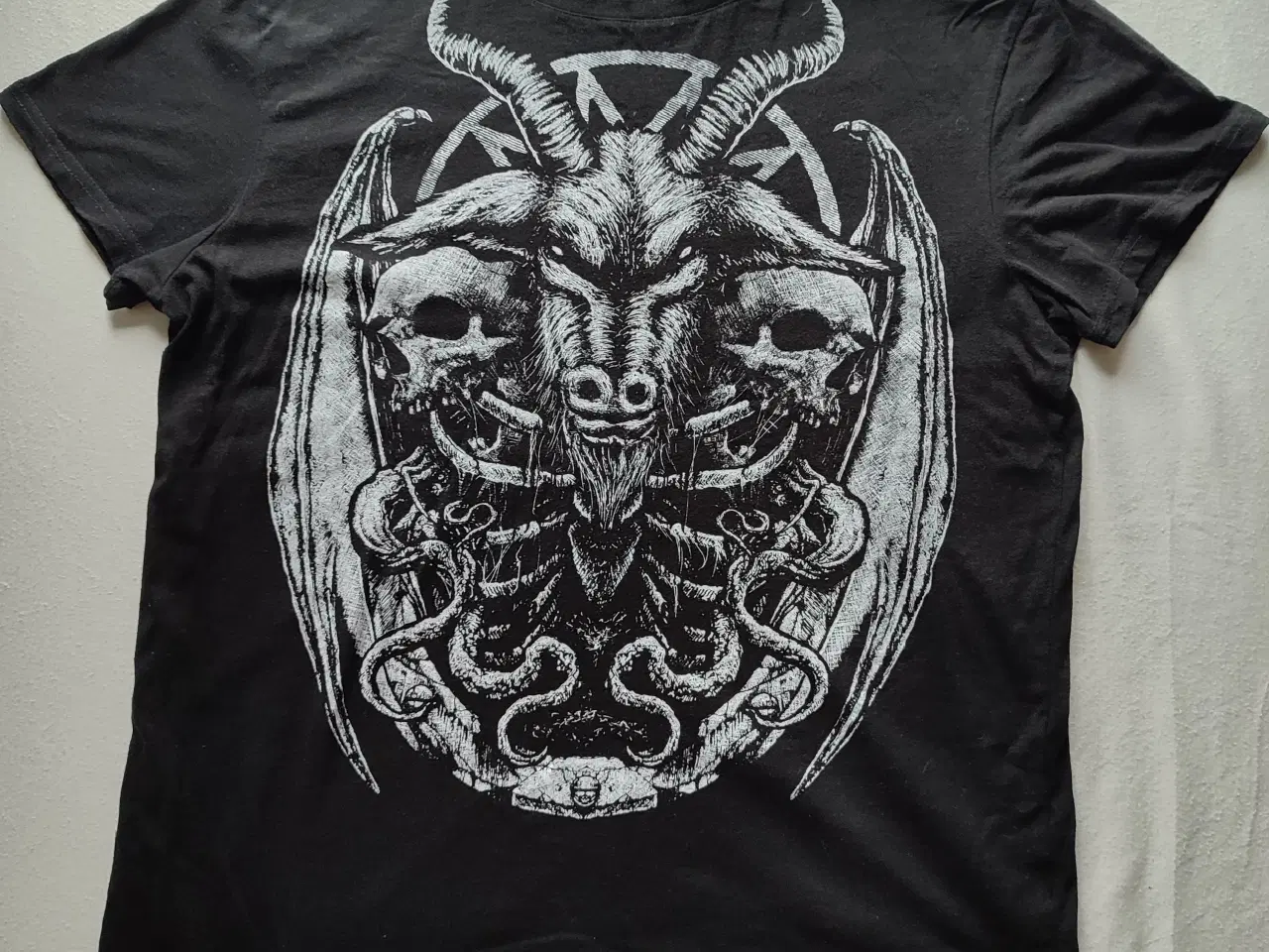 Billede 1 - T-shirt, Gothicana, str L
