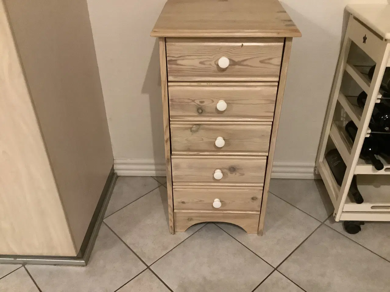 Billede 3 - lille fin kommode med fem skuffer