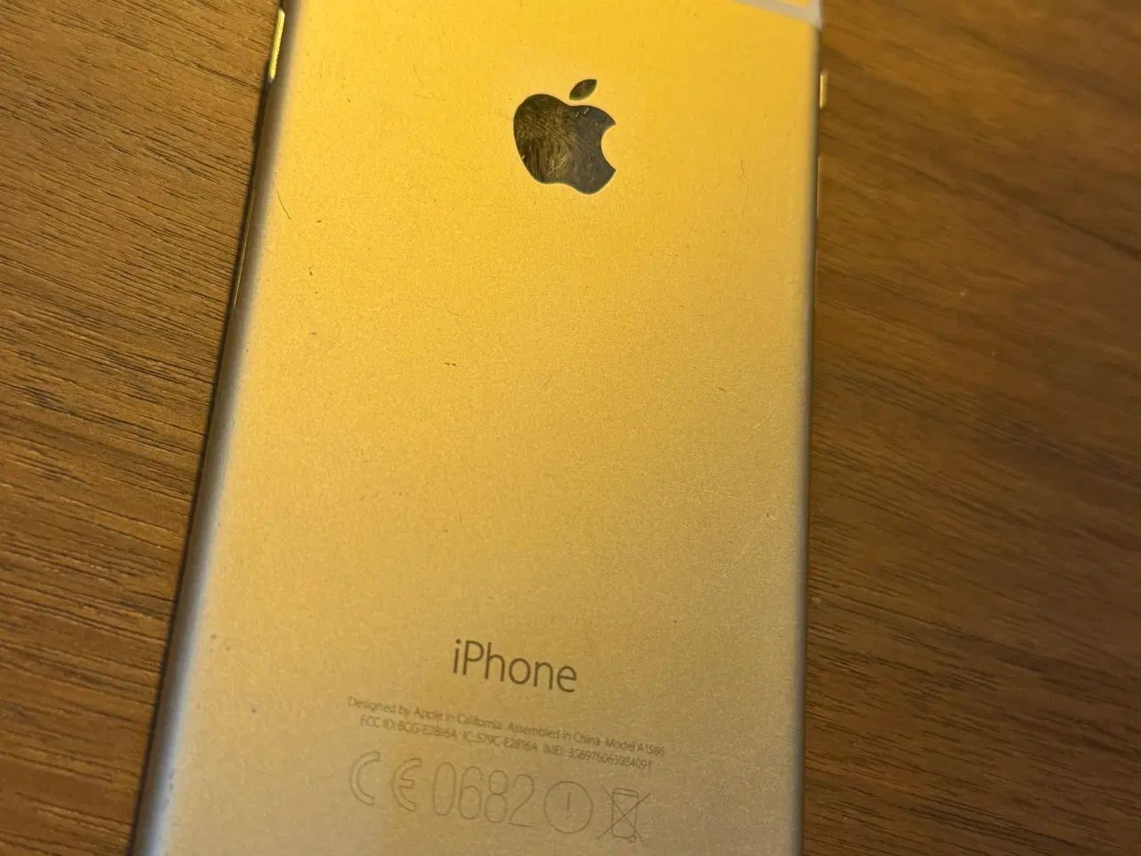 Billede 2 - Jeg sælger en iPhone 6 – 128GB i hvid.