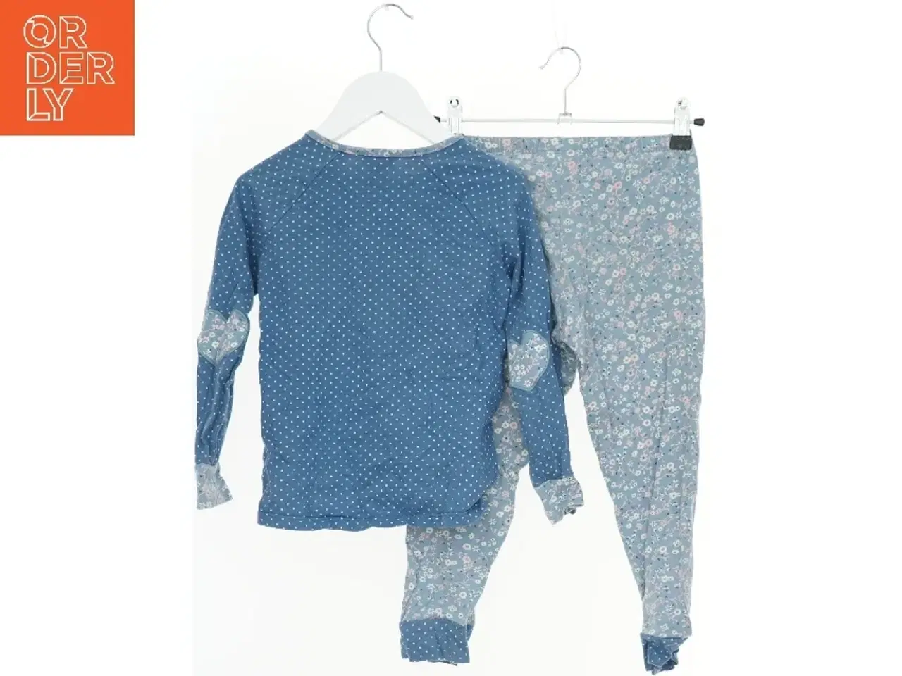 Billede 2 - Pyjamas sæt med blå trøje og mønstrede bukser fra cyrillus (str. 116)