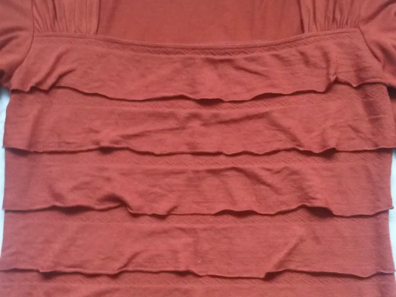 Billede 2 - kjole, kropsnær kjole, str. S, rød terrakotta