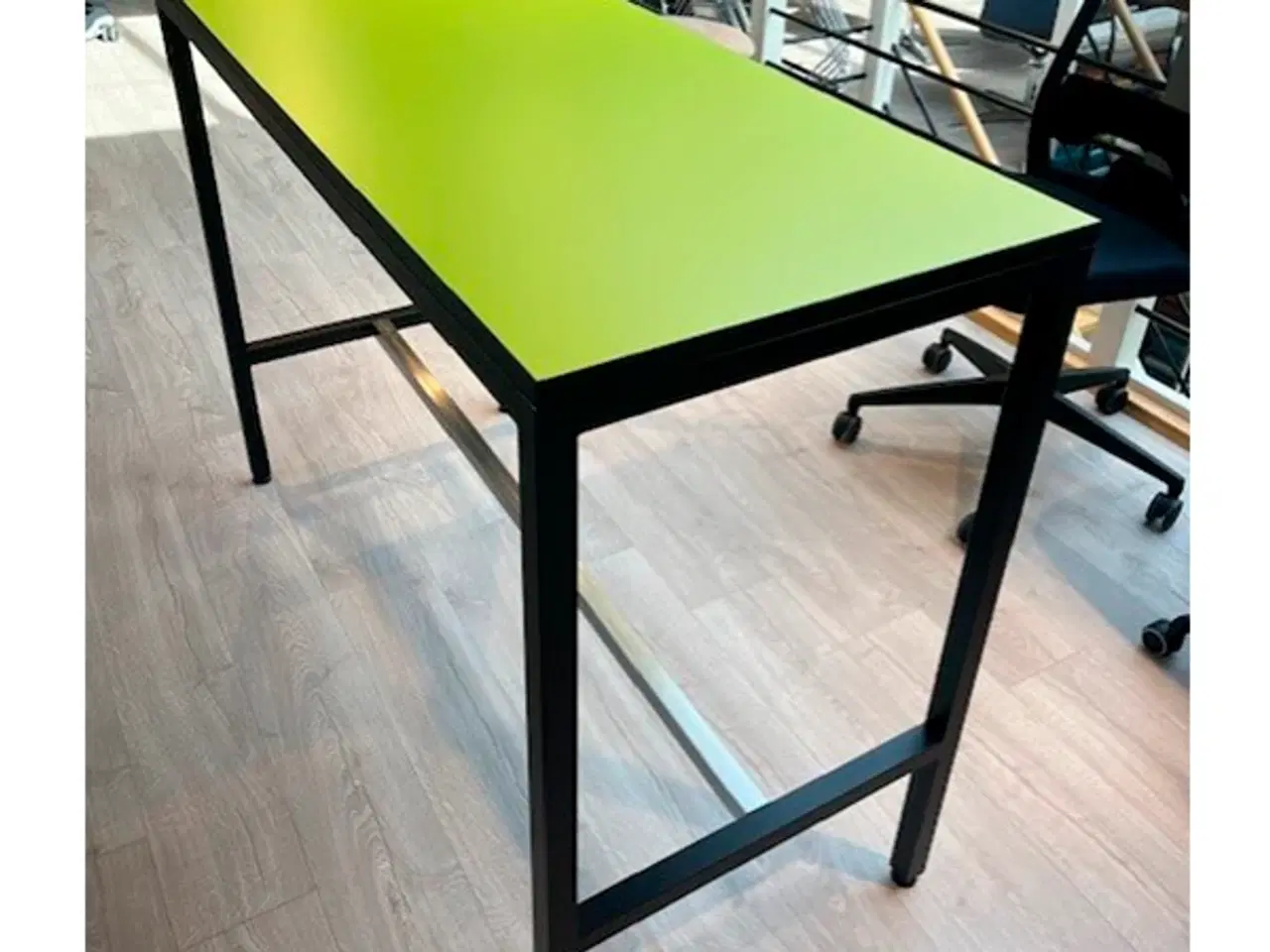 Billede 1 - Square højbord med i sort med lime bordplade