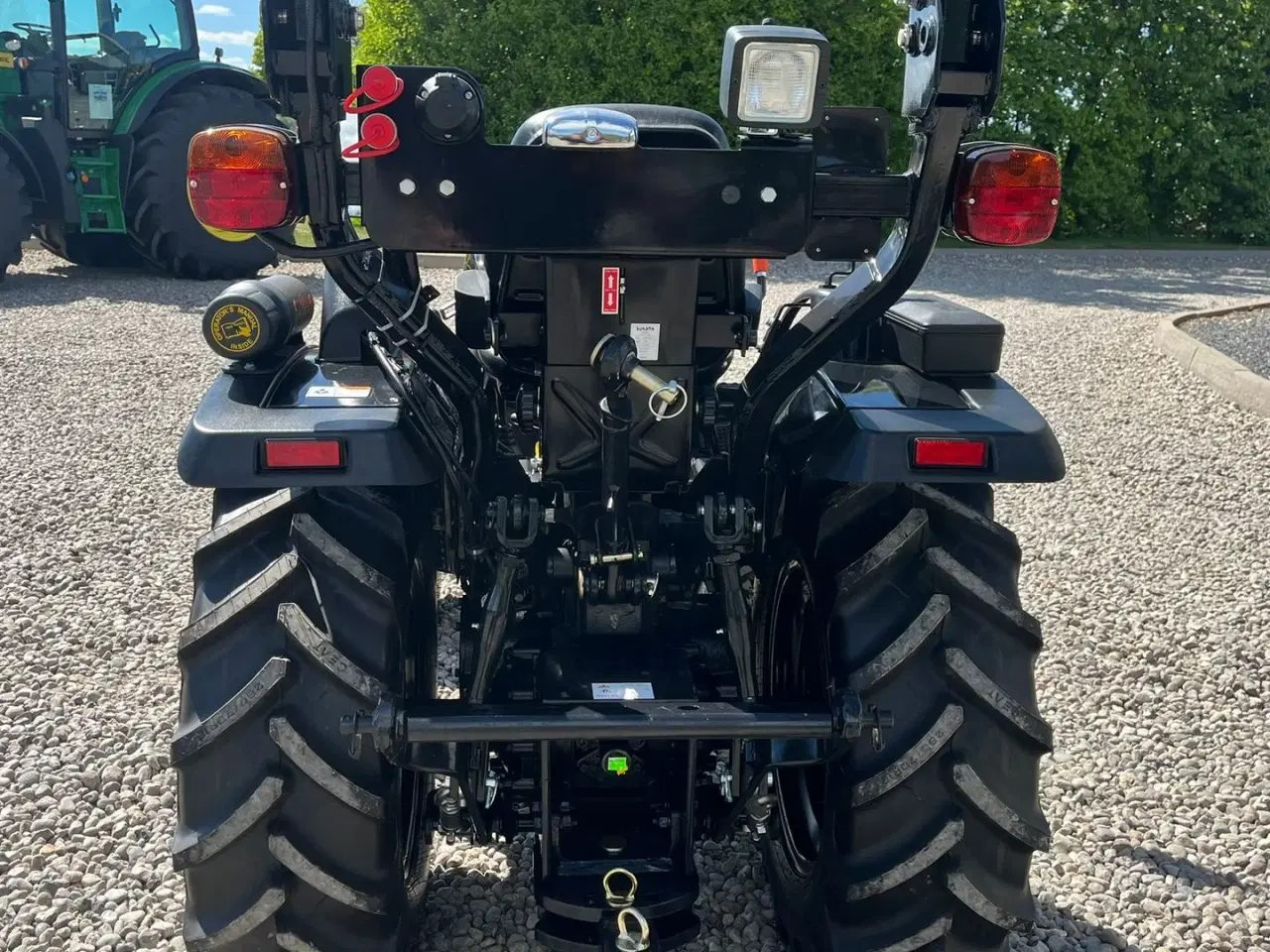 Billede 4 - Solis S26 Limited Edition i sort 6+2 Gearmaskine med Servostyring og brede traktorhjul