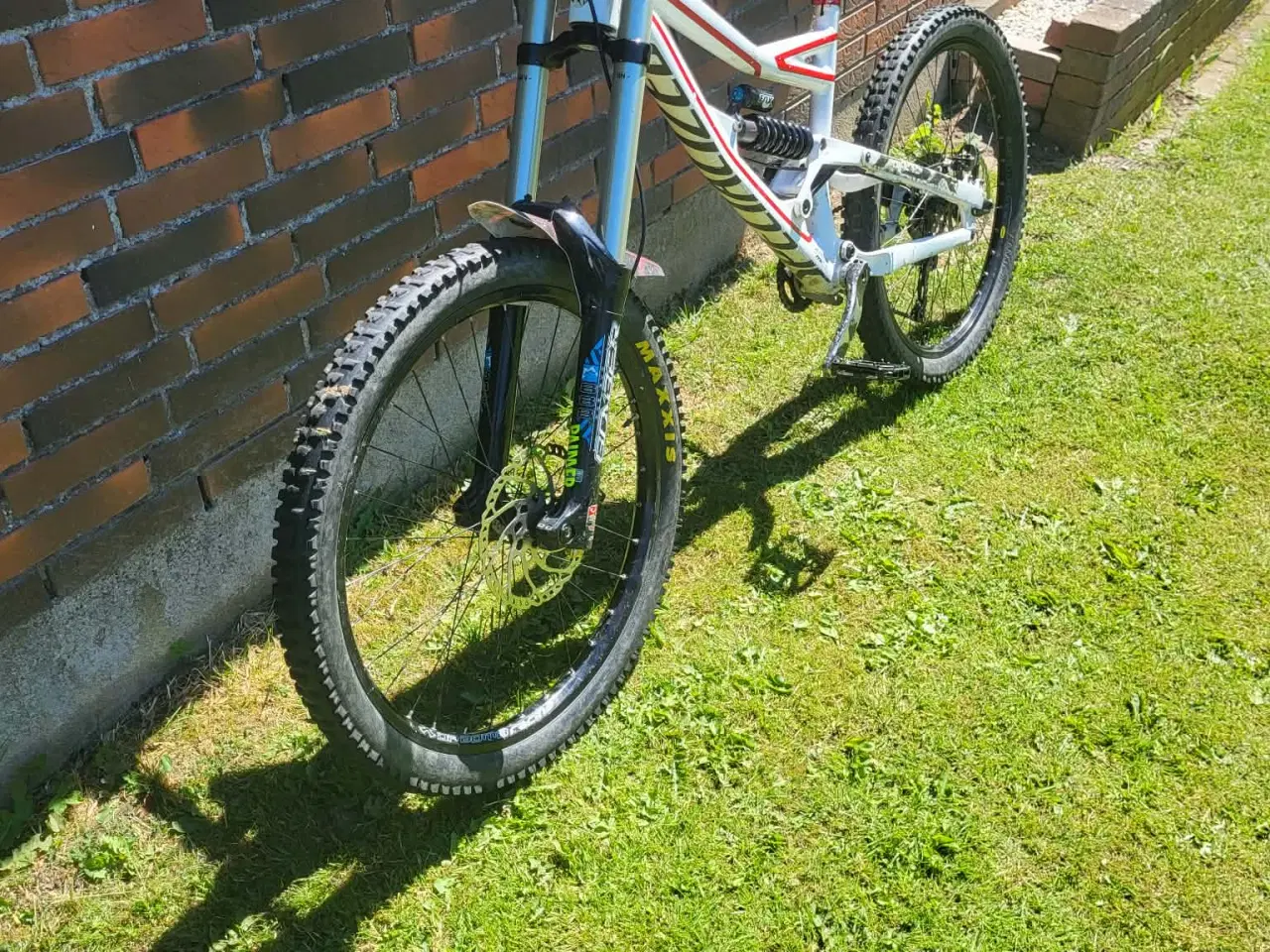 Billede 1 - specialized status 2 2012 dh