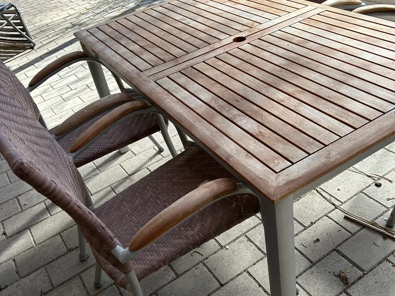 Billede 1 - Havebord 