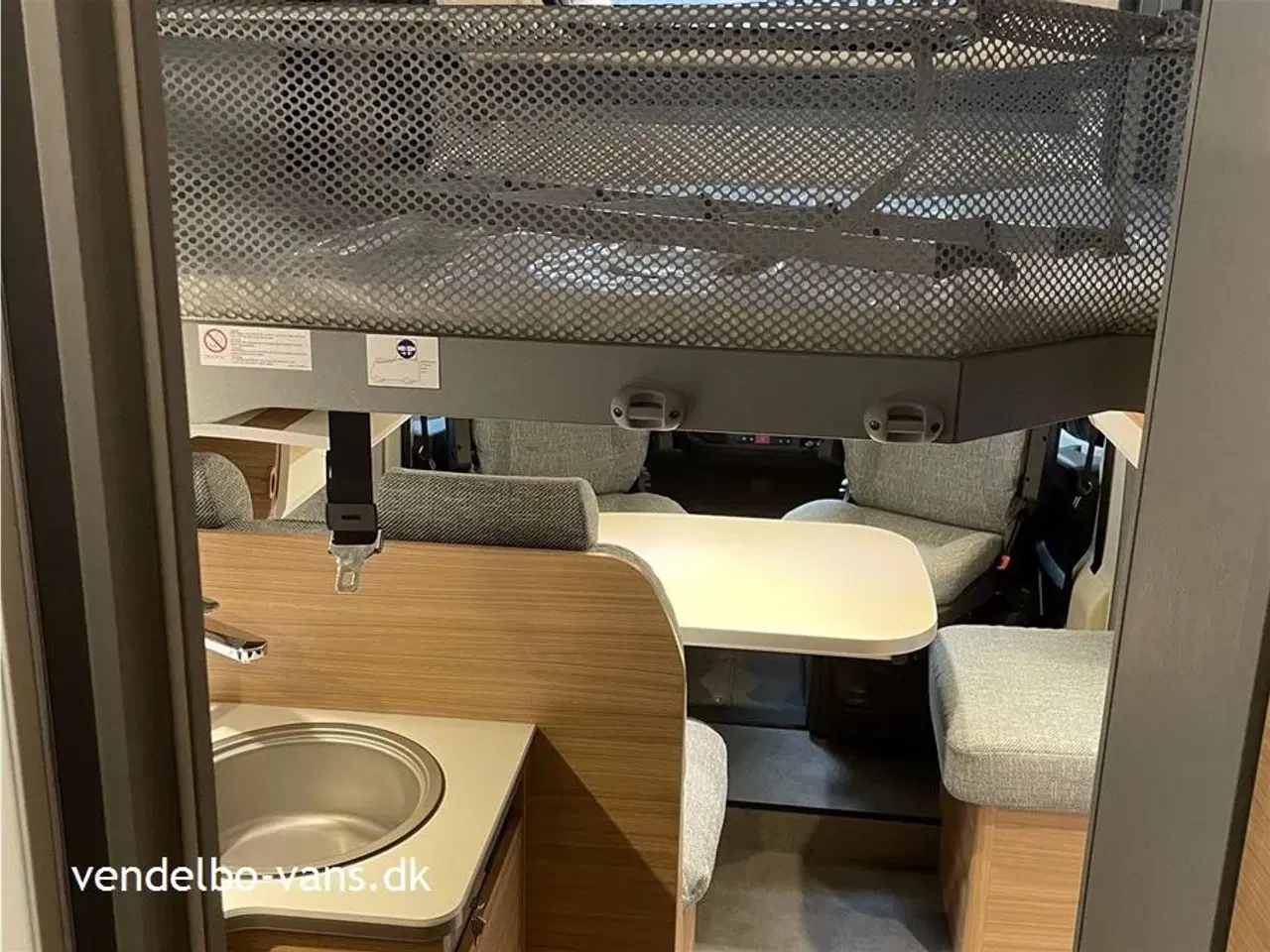Billede 19 - 2023 - Dethleffs Just T 7052 DBM - 90 Year   Fritstående dobbeltseng med ekstra  stor garage neden under