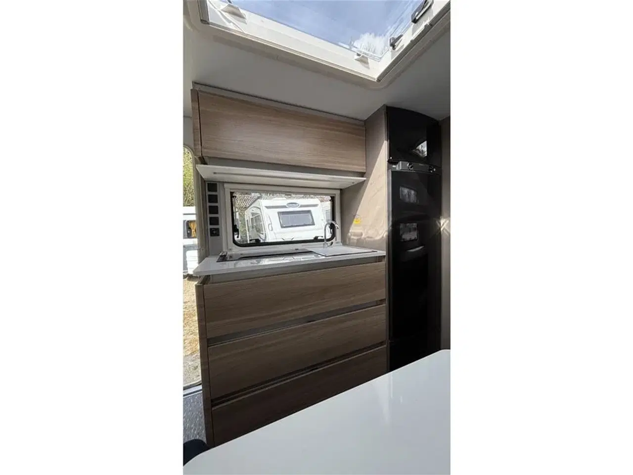 Billede 11 - 2016 - Adria Altea 552 PK   3 køjer, meget pæn og velholdt