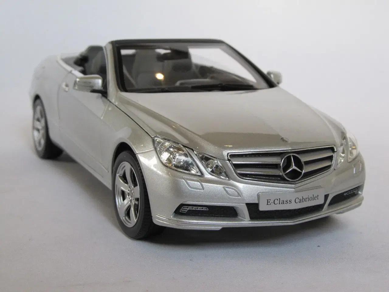 Billede 2 - 2010 Mercedes E-Klasse Cabrio 1:18 