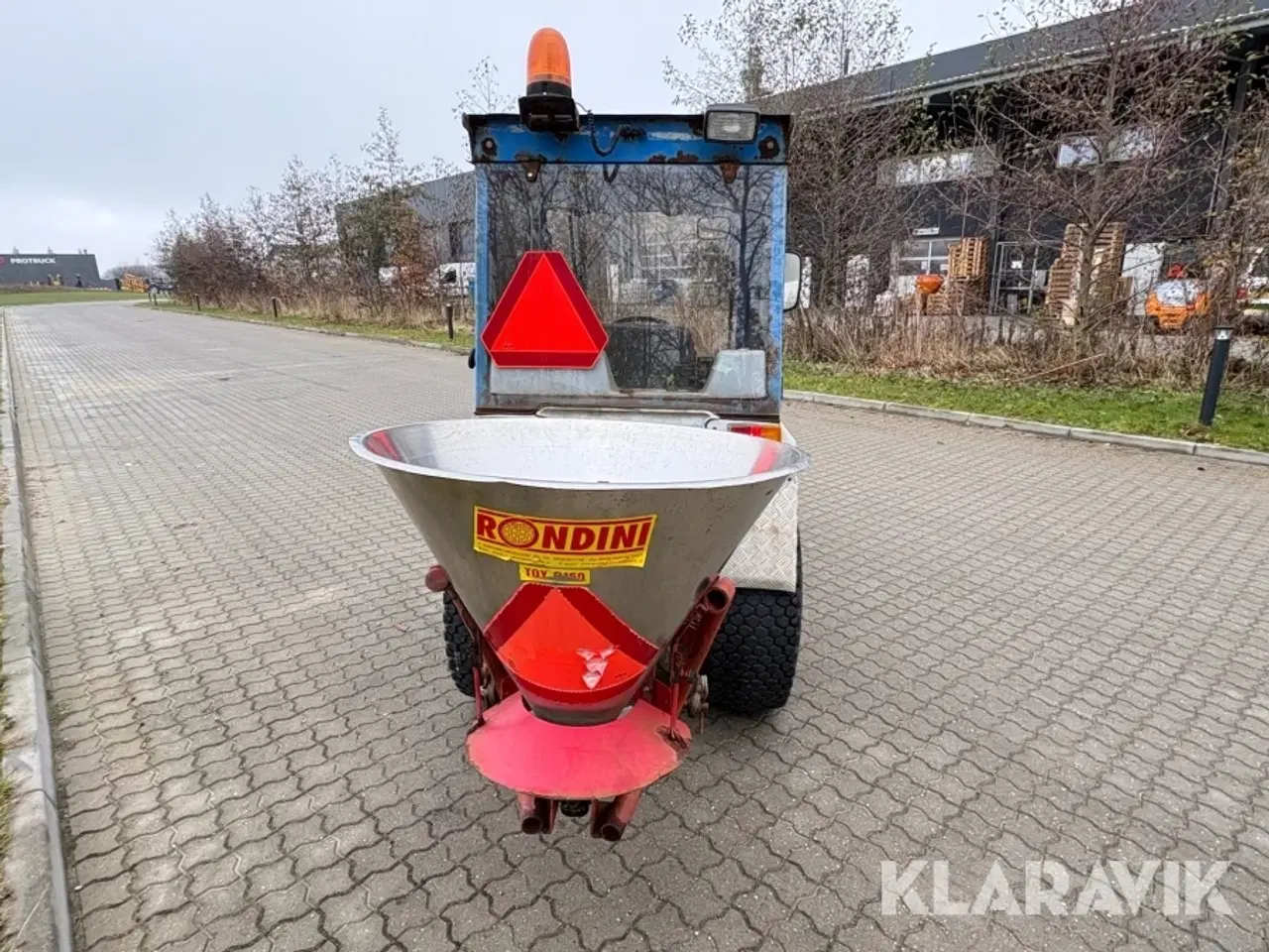 Billede 5 - Kompakttraktor med plov og spreder Iseki