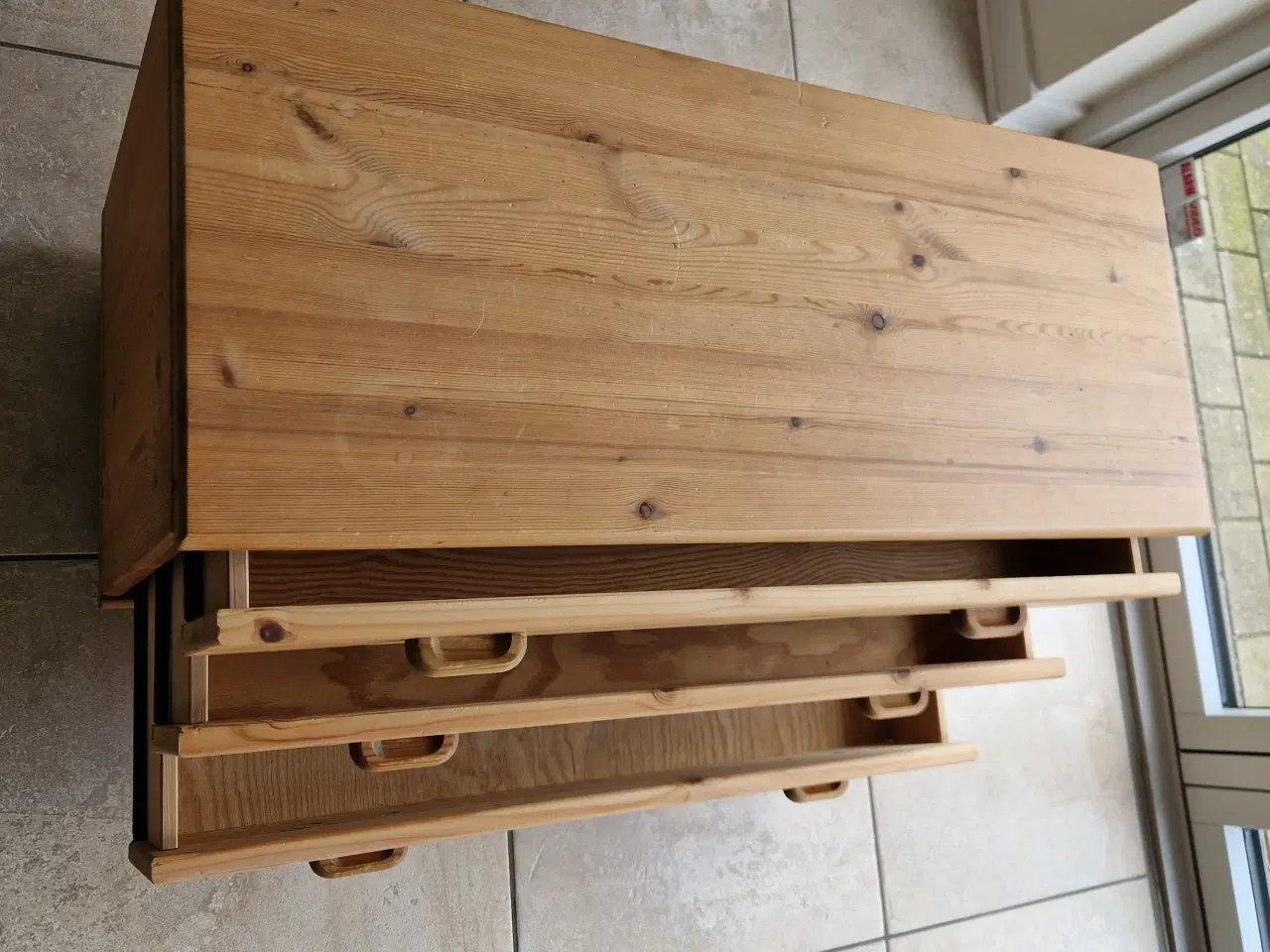 Billede 2 - Lille kommode med tre skuffer