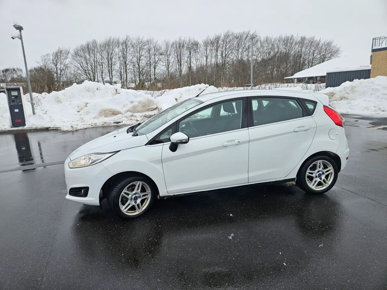 Billede 1 - Hvid ford fiesta 1.0 Ecoboost 