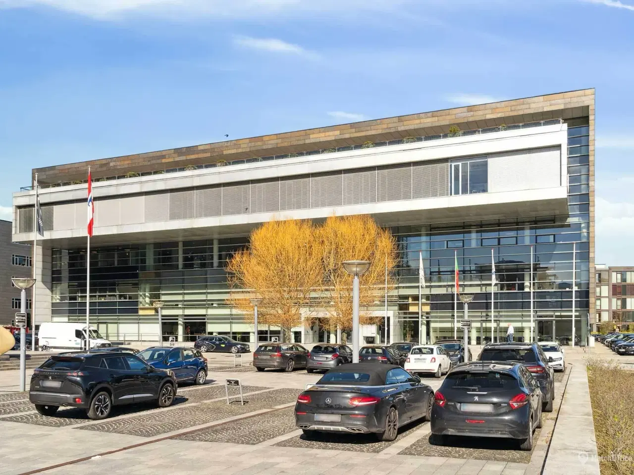 Billede 12 - The Cube – markant og eksponeret kontorhus i Tuborg Nord. Stuelejemål med stor glasfacade.