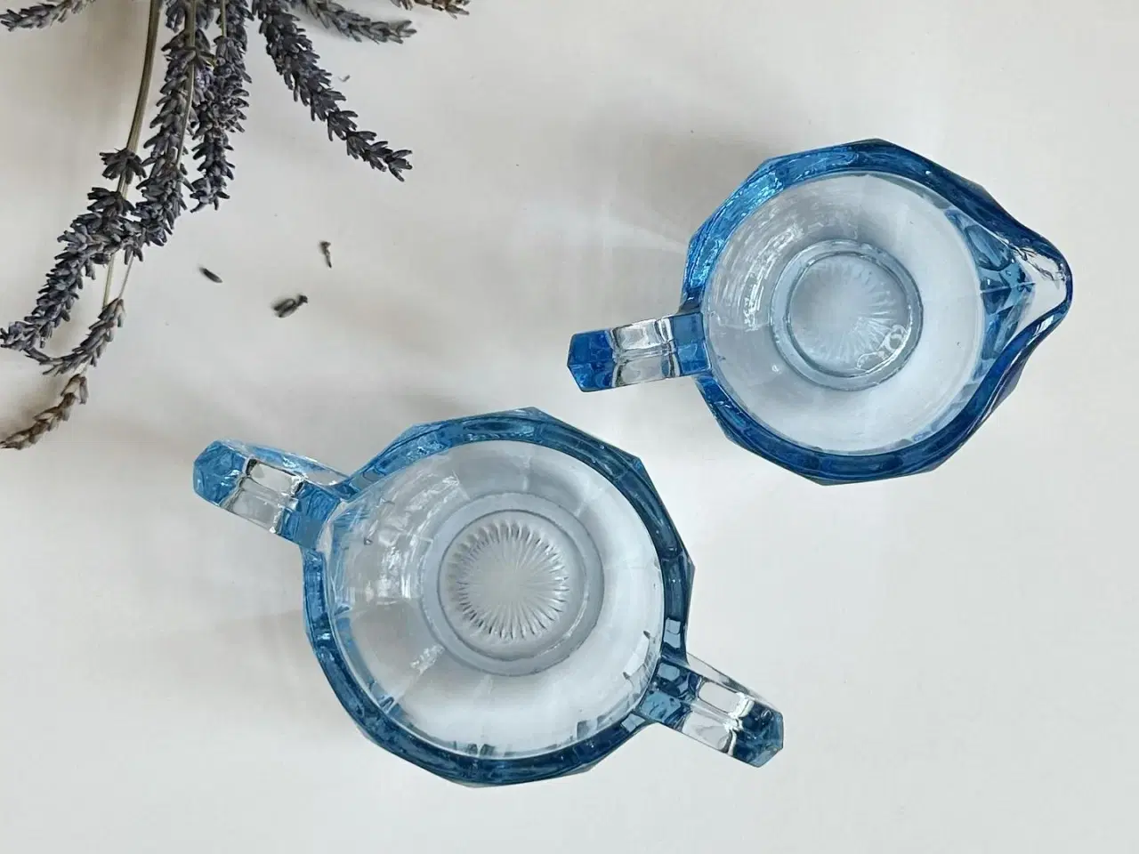 Billede 2 - Lyseblåt glas, kraftigt sæt, NB kandens tud