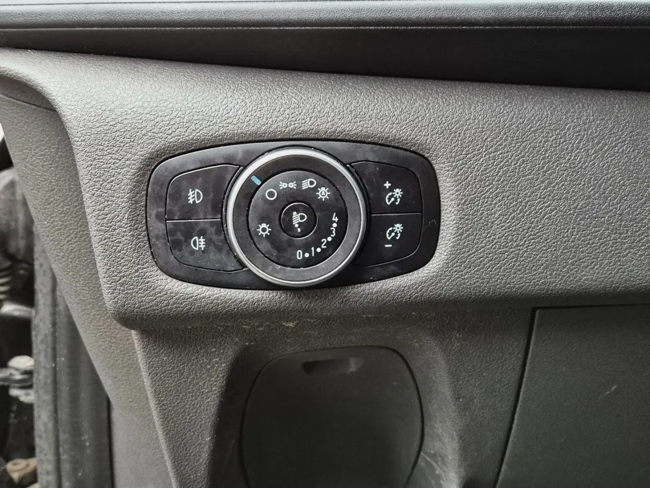 Billede 23 - Ford Transit Custom / nysynet og nyserviceret / træk / 2.0 TDCI 130 hestekræfter