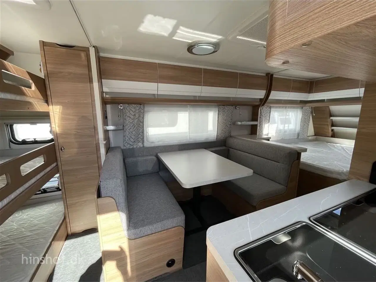 Billede 6 - 2023 - Hobby De Luxe 560 KMFe   Hobby 560 KMFe med dobbeltseng og 3 køjer fra Hinshøj Caravan A/S