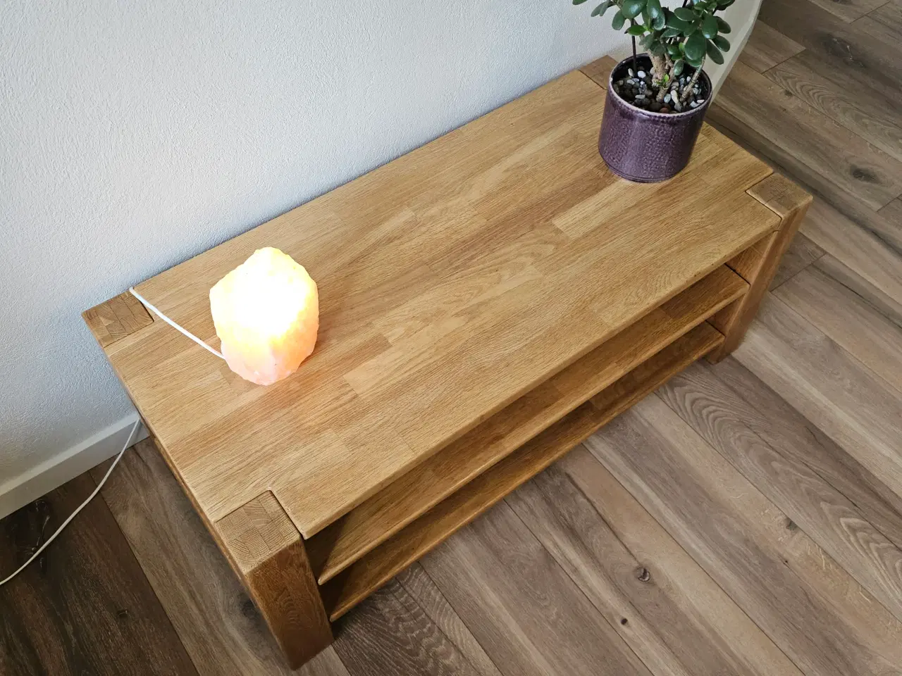 Billede 4 - Eksklusivt TV-bord i Massiv Eg