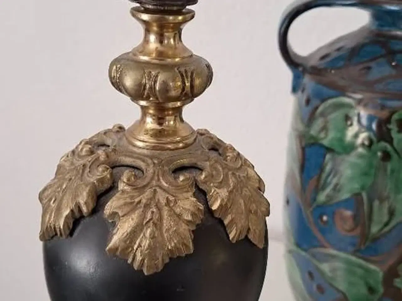 Billede 2 - FLOT GAMMEL LAMPE m. messing ornamentik