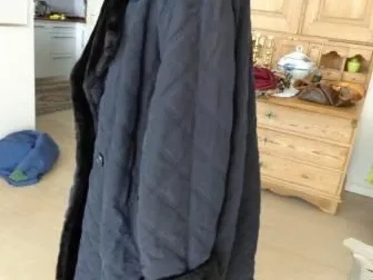 Billede 2 - Bassler marineblå vatteret frakke