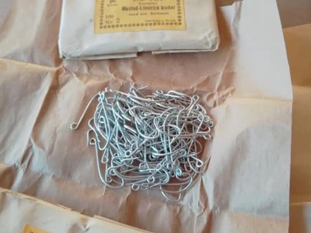 Billede 1 - Kroge 25 kr pr pakke der er 100 stk i hver.