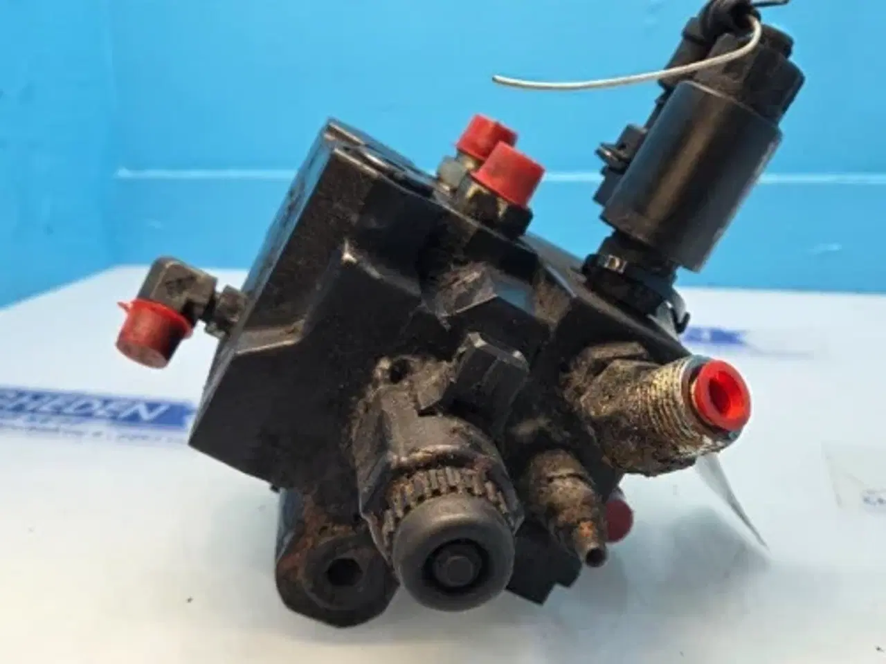 Billede 8 - New Holland CR9.90 Hydraulikventil 87313989