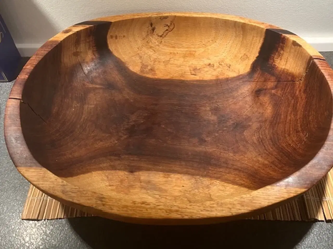 Billede 2 - Stor, rustik unika-træskål med fantastisk patina
