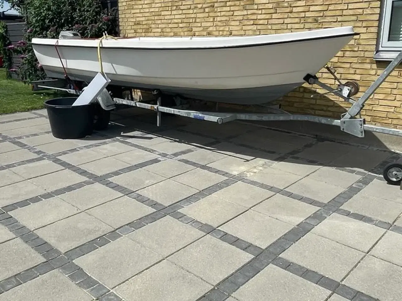 Billede 2 - Jolle med motor og trailer