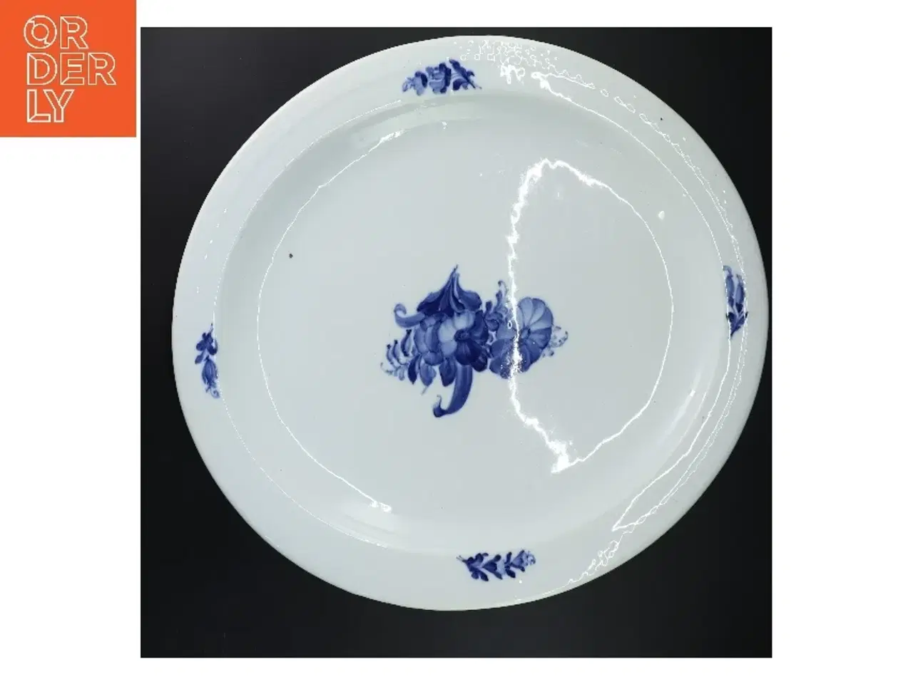Billede 1 - Porcelænsfad med blå blomst fra Royal Copenhagen (str. 49x37,5 cm)