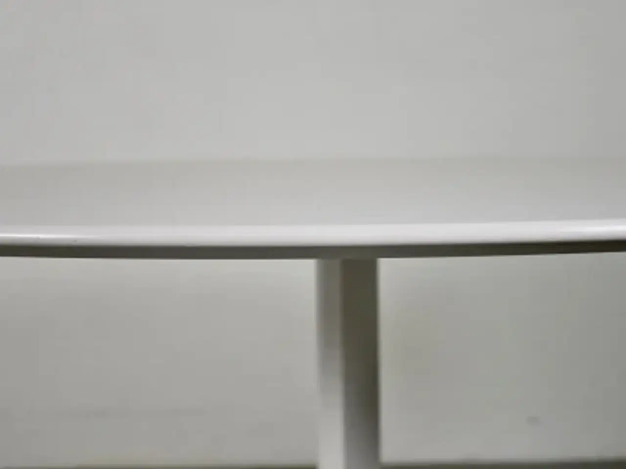 Billede 10 - Rundt montana mødebord med hvid plade og hvidt stel