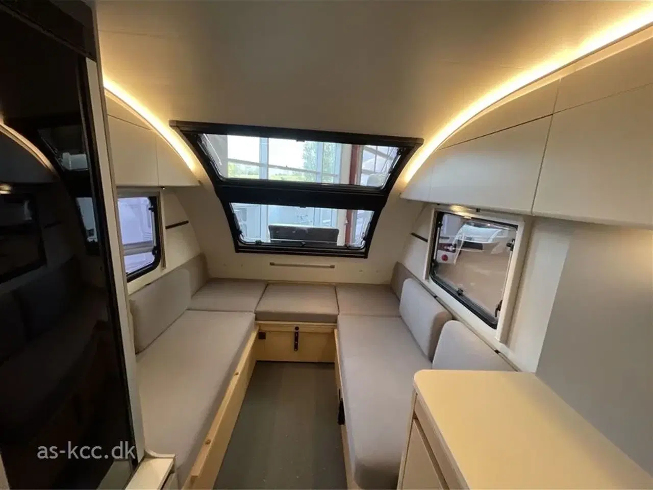 Billede 7 - 2026 - Adria Action 391 LH   Adria Action 391 LH Classic årg. 2026  Generation 2 ny ude og inde. Denne vogn er med soundbar.