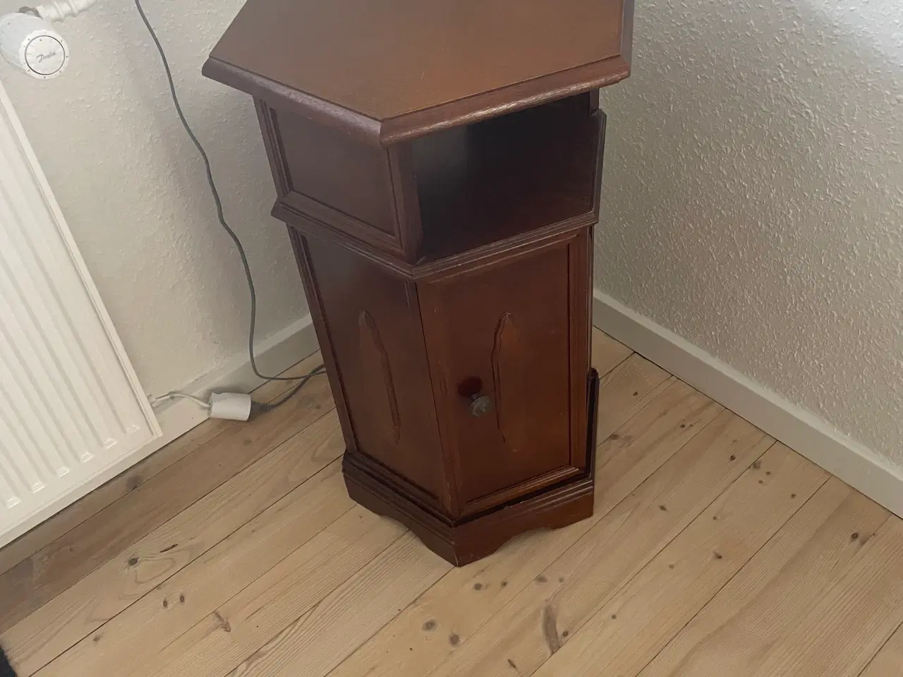 Billede 1 - Barskab 